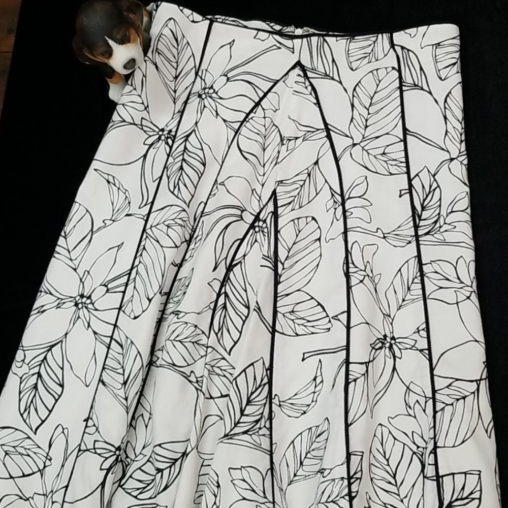 Covington Black/White midi skirt size 4